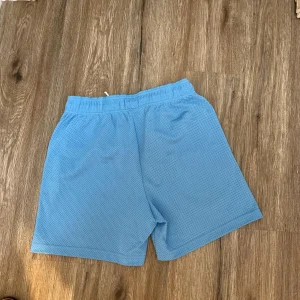 ee-shorts-basic-short-light-blue-01