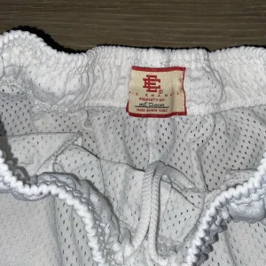 ee-shorts-basic-short-white